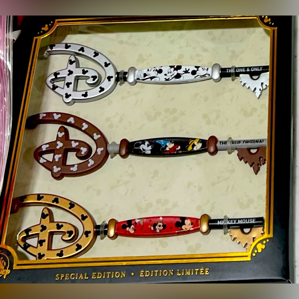 Disney Mickey Through The Years Collectible Key Set